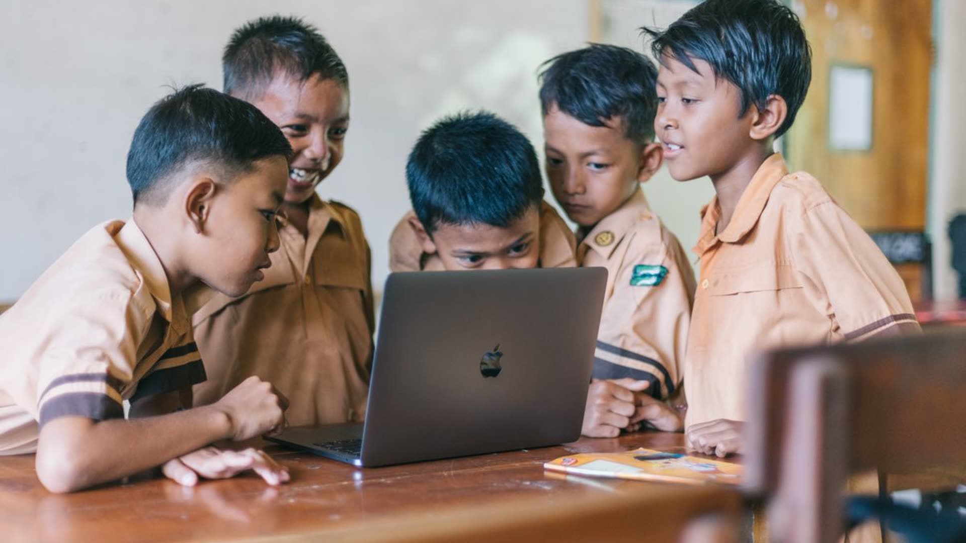 Selamat Datang di SMK Uji MSDVKI99